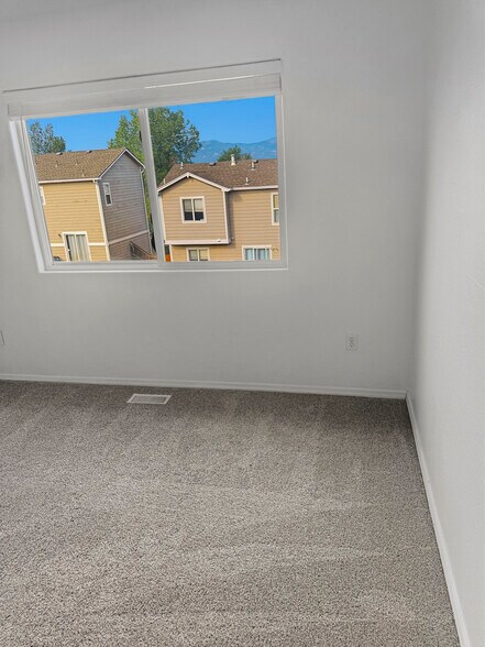 Building Photo - 2060 Pinyon Jay Dr