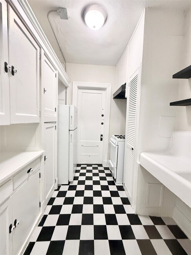 Building Photo - 3920 Fannin St