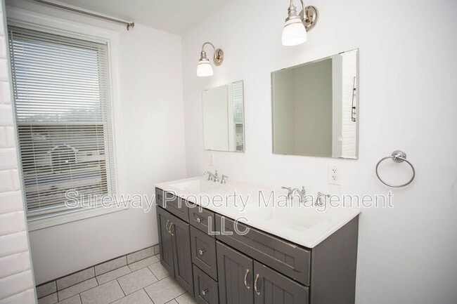 Building Photo - 150 Snyder Pl