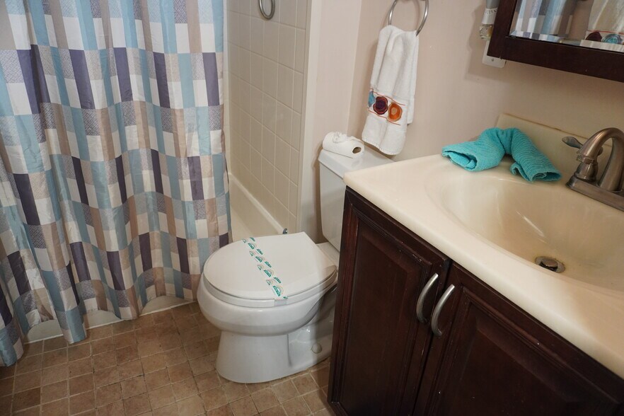 Building Photo - 5 Castlebar Ct