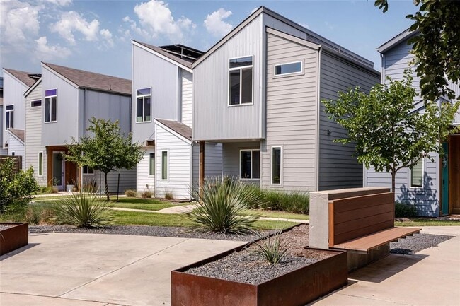 Building Photo - 801 N Bluff Dr