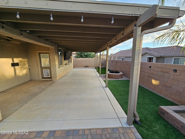 Building Photo - 6652 W Fishermans Dr