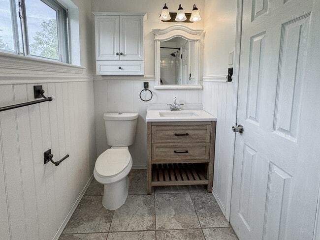 Building Photo - COME MEET YOUR NEW HOME IN KINGS GRANT!