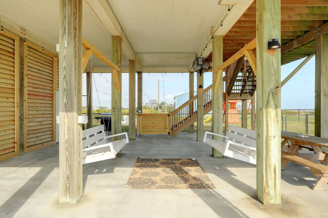 Building Photo - 994 Dolly St