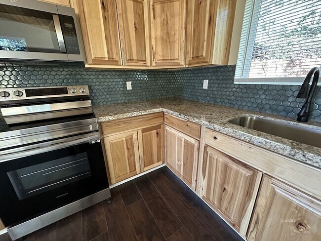 Building Photo - 52810 Sugar Pine Dr