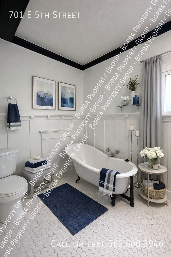 Building Photo - 701 E 5th St