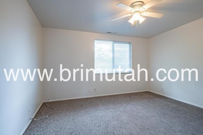 Building Photo - 2241 E Laney Ave