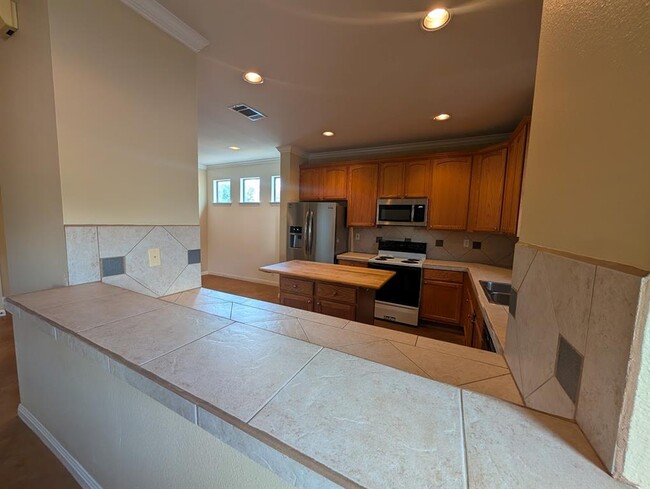 Building Photo - 1403 Cuernavaca Dr N