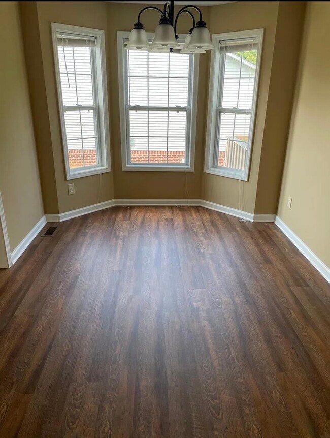 Building Photo - 928 Nottingham Dr