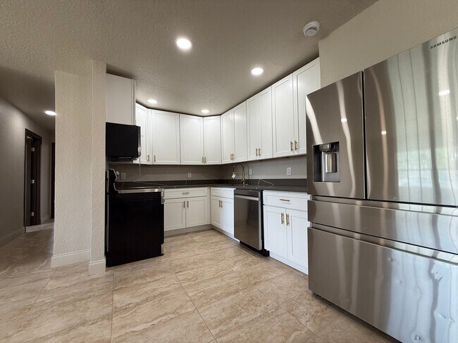 Building Photo - 4049 Castlegate Dr