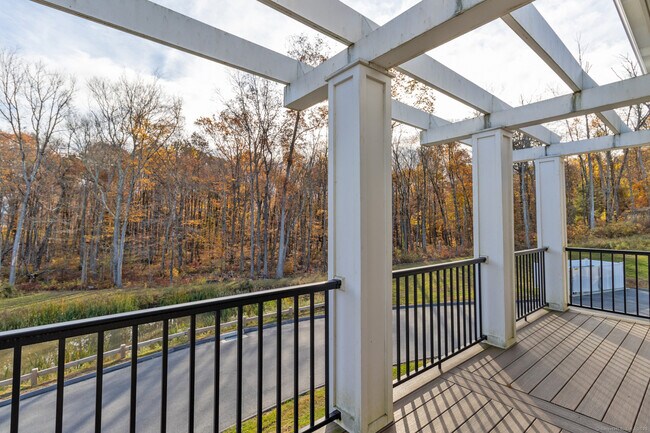 Building Photo - 500 Edgewater Cir