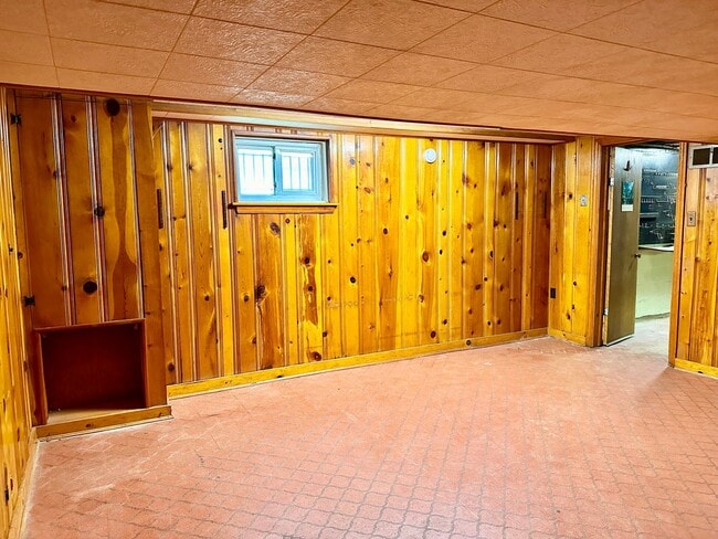 Building Photo - Charming 3-bedroom, 1.5-bathroom! Pets Wel...