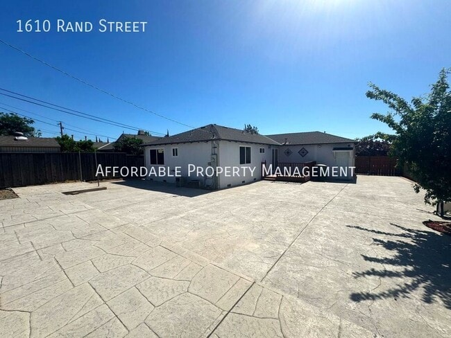 Building Photo - 1610 Rand St