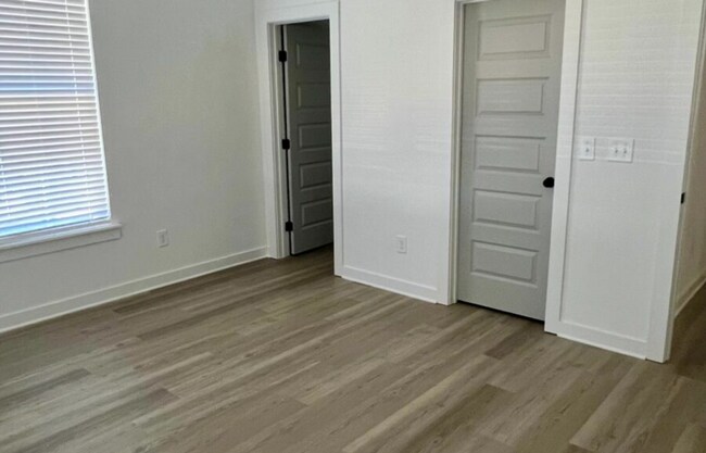 Building Photo - NEW CONSTRUCTION! NOW LEASING FOR AUGUST 2026!