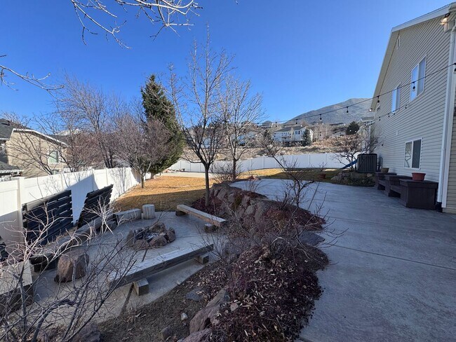 Building Photo - Beautiful Draper Home for Rent!