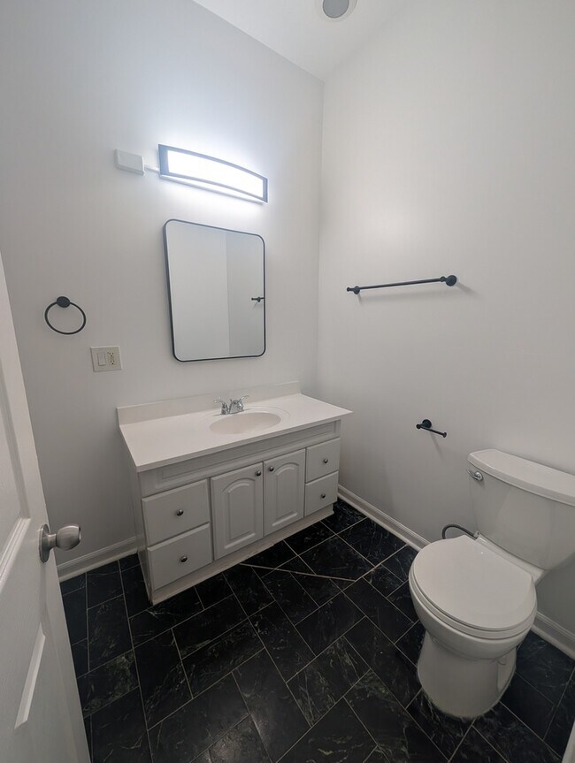 Building Photo - 2531 W Flournoy St