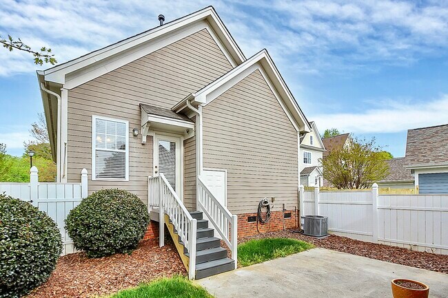 Building Photo - 6705 E Douglas Park Dr