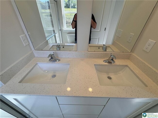 Building Photo - 7666 Clayton Ave