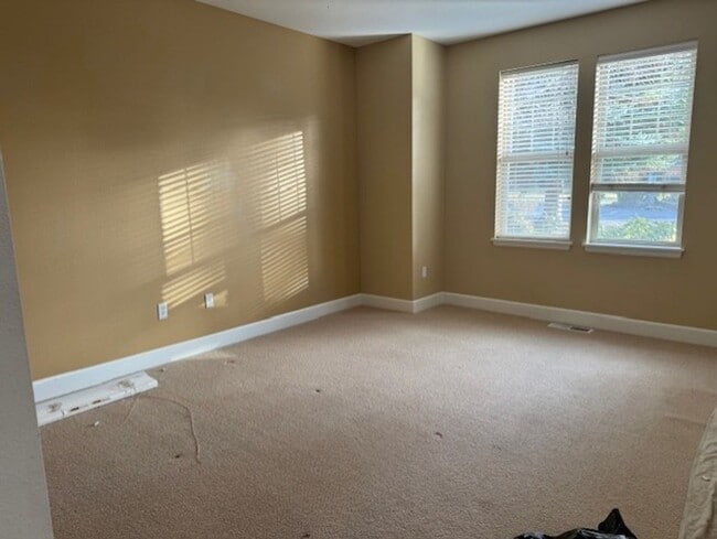 Building Photo - Broken Top Gated Community