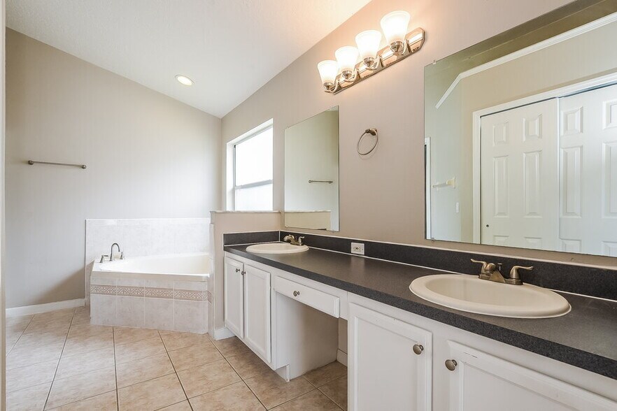 Building Photo - 4616 Falcon Ave
