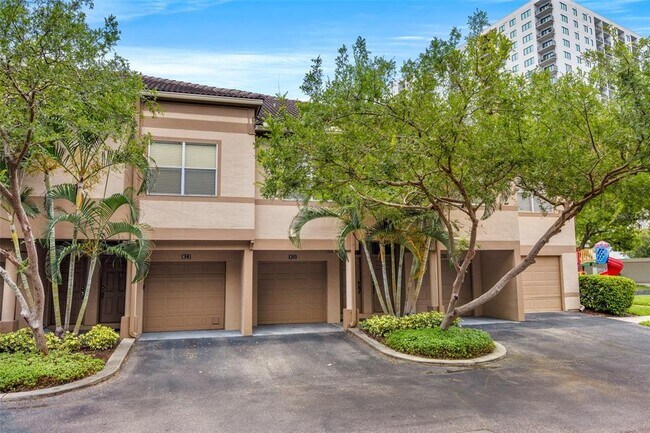 Building Photo - 821 Normandy Trace Rd