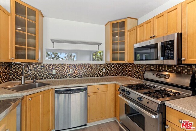 Building Photo - 4608 Nob Hill Dr