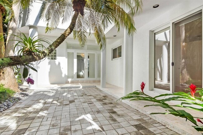 Building Photo - 4051 Ensenada Ave