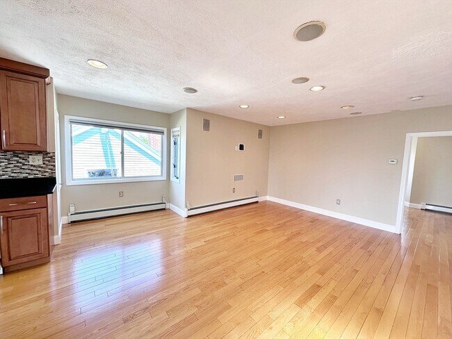 Building Photo - 141 Webster St