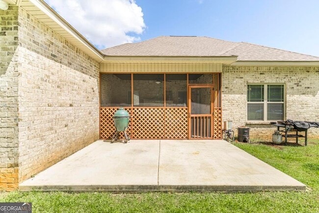 Building Photo - 306 Rustic Live Oak Trl