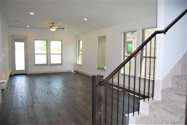 Building Photo - 2133 Bonnell St
