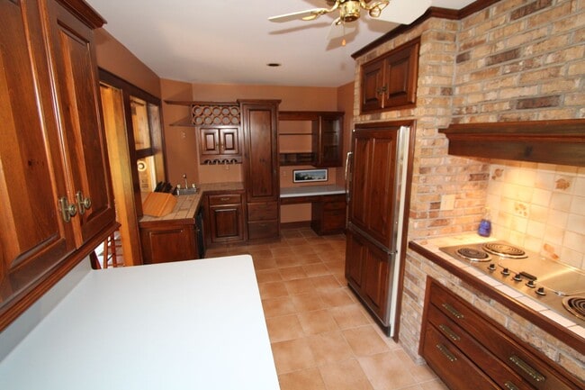 Building Photo - Incredible home on a private & secluded lot.