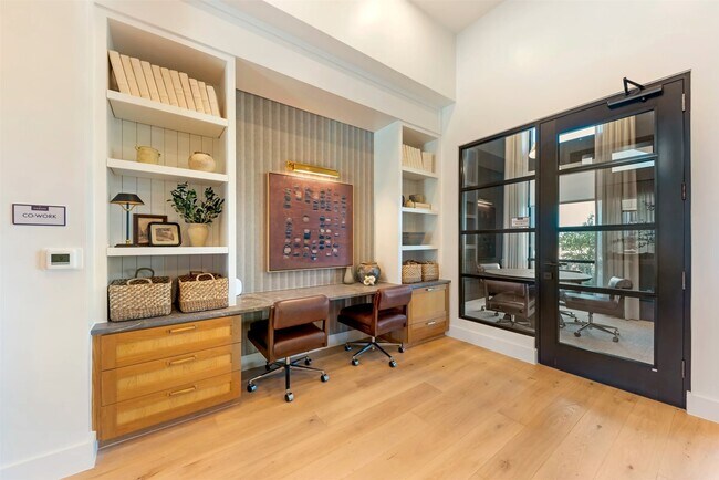 Building Photo - 2908 E Howard Ln