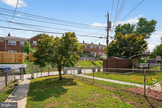 Building Photo - 5427 Channing Rd