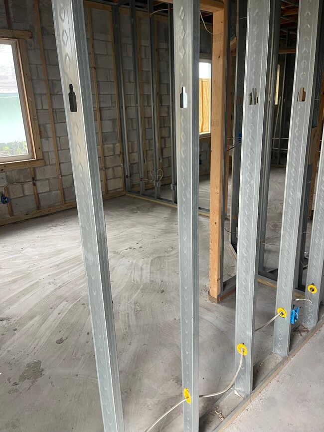 Building Photo - 2860