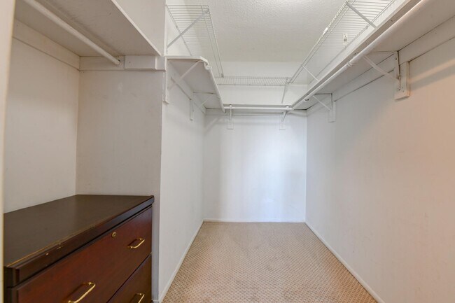 Building Photo - 232 Harmon Cove Tower