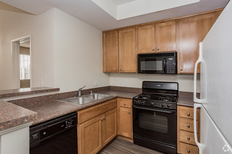 2BR, 2BA - 1223 SF - Lido Apartments - 2810 S Sepulveda