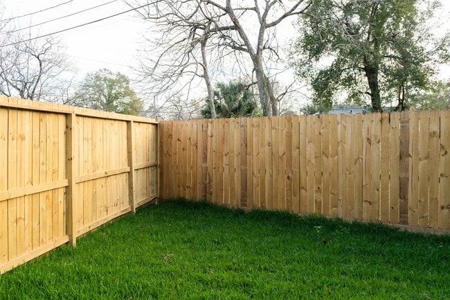 Building Photo - 5018 Dieppe St