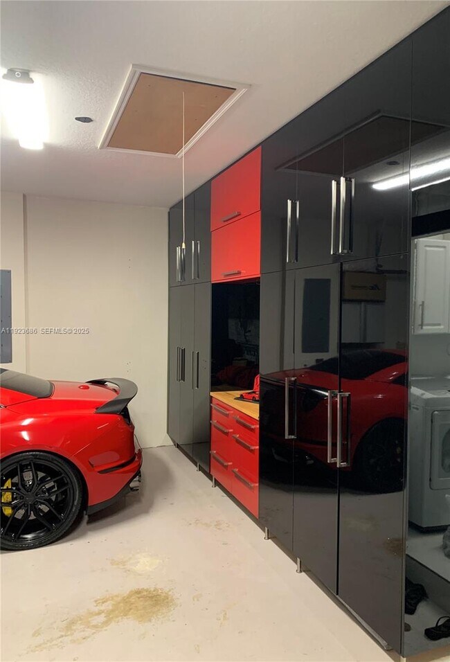 Building Photo - 6013 NW 56th Dr