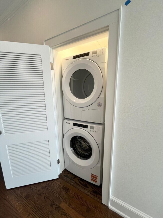 Building Photo - 1228 E Juneau Ave