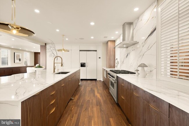 Building Photo - 622 Ponte Villas N