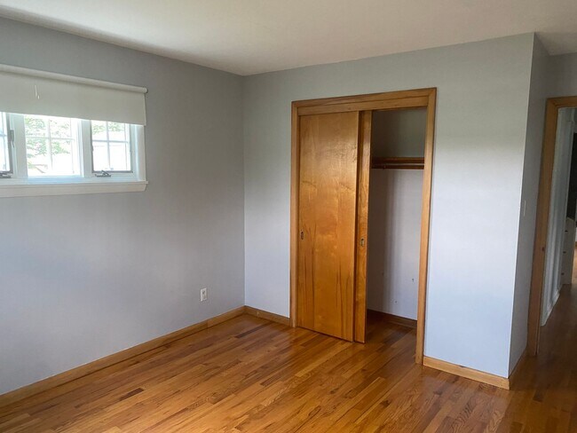 Building Photo - 3 Bedroom 1.5 Bathroom Single Family Home ...