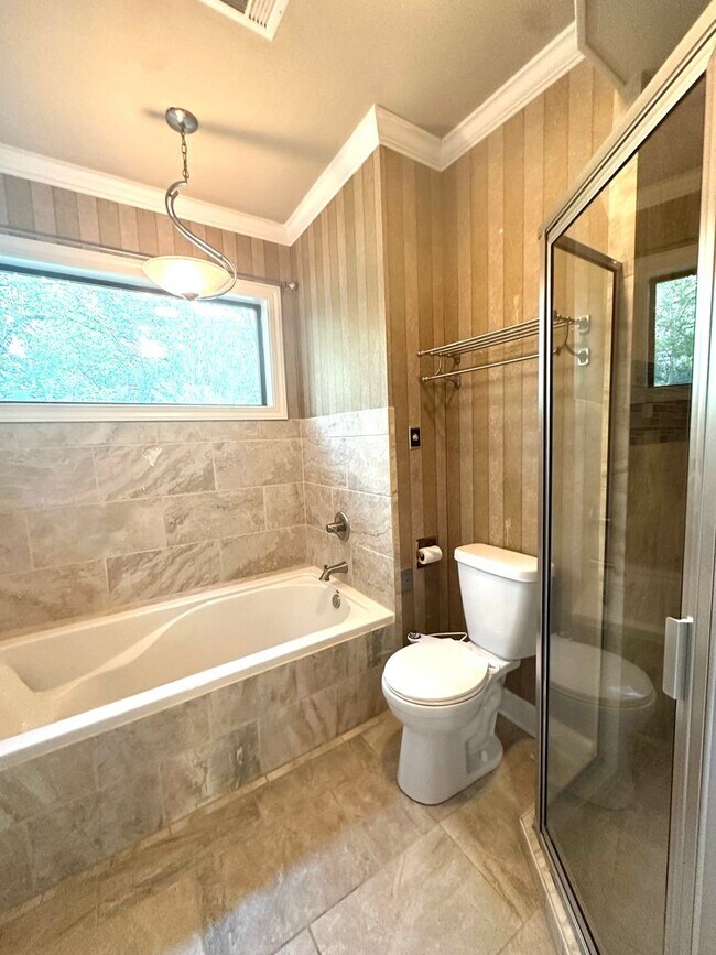 Building Photo - White Oak Common 3BR 2 1/2BA