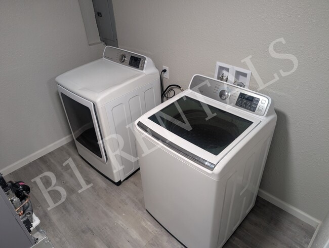 Building Photo - 6632 N Mill St