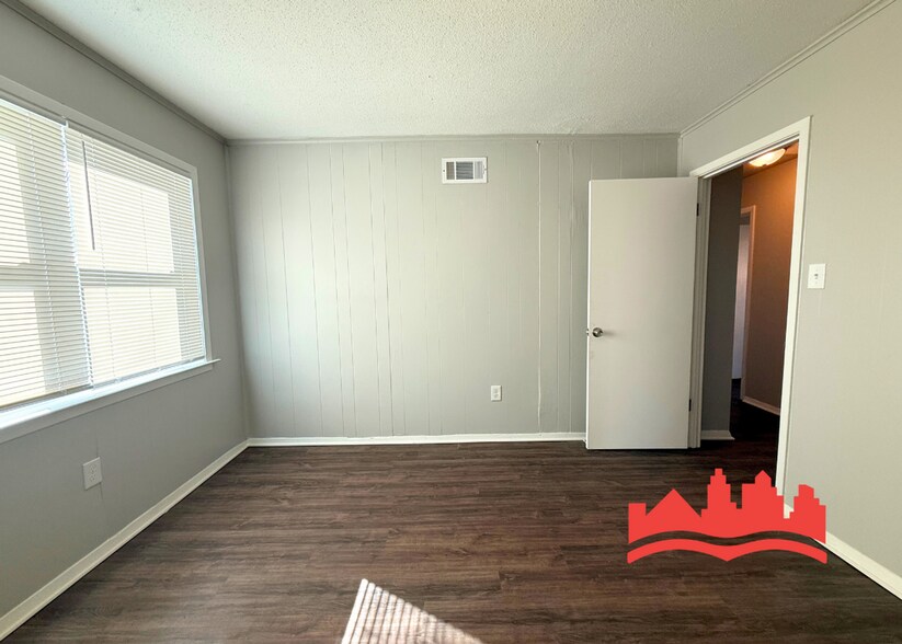 Building Photo - 19 Sullivan Dr