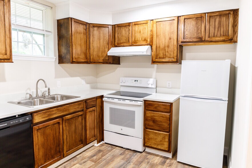 Building Photo - 1916 2nd Dr