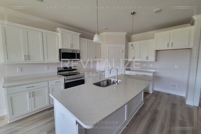 Building Photo - Modern 4BR/3BA Home Near Gulf Shores