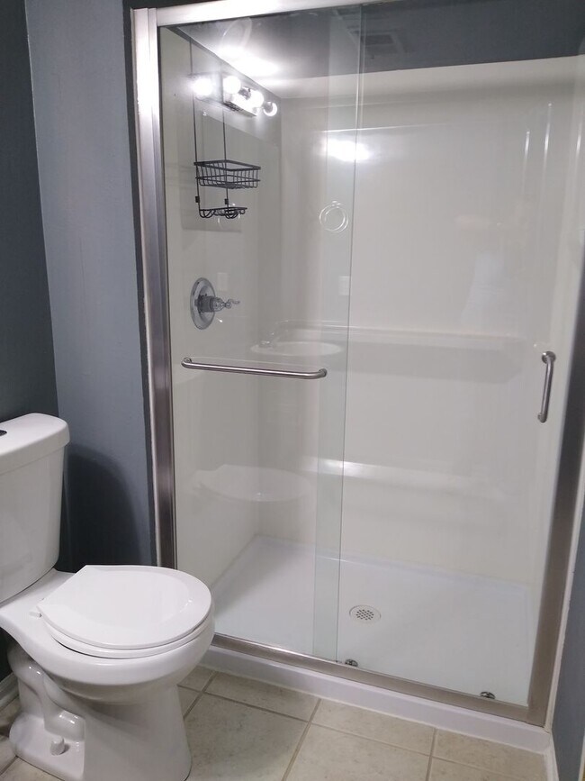 Building Photo - Awesome 2 Bedroom 2 Bath Condo w/ Garage P...