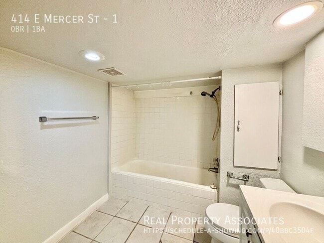 Building Photo - 414 E Mercer St