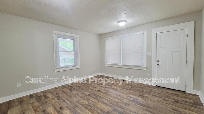 Building Photo - 419 Pine St