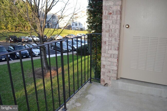 Building Photo - 1523 Colonial Dr